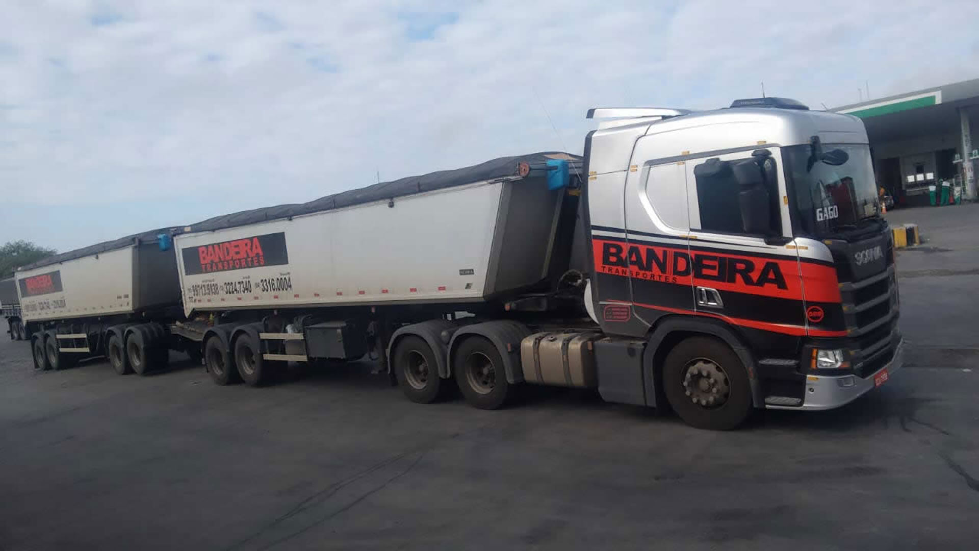 Composição basculante da Bandeira Transportes